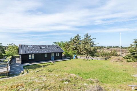 ANREISE FREITAGS - Mit seiner großartigen Lage mitten im Herzen des Nationalparks verzaubert dieses wohnliche Ferienhaus auf Fanø jeden Gast. In der weitläufigen Naturlandschaft herrscht vor allem Ruhe, zudem hat man eine atemberaubend schöne Aussich...