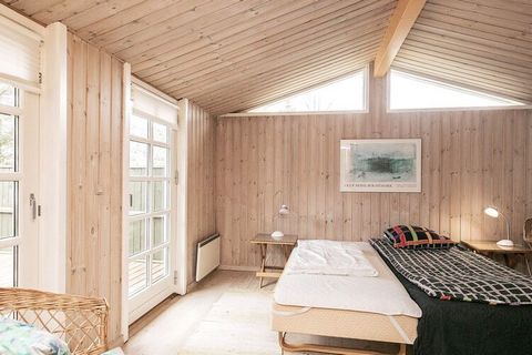 Holiday home south of Ålbæk close to child-friendly beach. The house is furnished with three rooms with closet space, a bathroom with shower and underfloor heating and well-equipped kitchen in open connection to cozy living room with heat pump and pe...