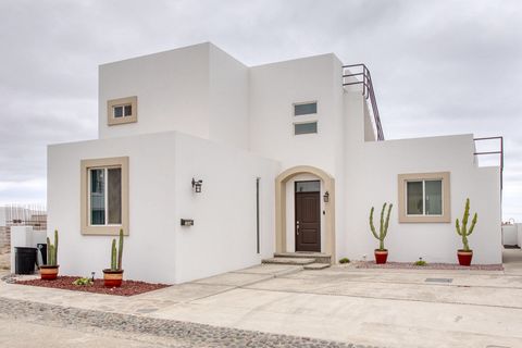 Uma nova casa fabulosa no empreendimento residencial mais exclusivo entre a fronteira dos EUA e Ensenada está agora disponível. O Modelo Draco é uma residência de dois andares com uma bela vista parcial do mar que possui três quartos e dois banheiros...