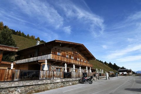 Spending the night at 1850m, with a view of the gigantic mountains of the rear Zillertal, is sure to be a special experience. The cozy holiday home next to the Hirschbichlalm was newly renovated in early 2023 and offers enough space for up to 8 peopl...