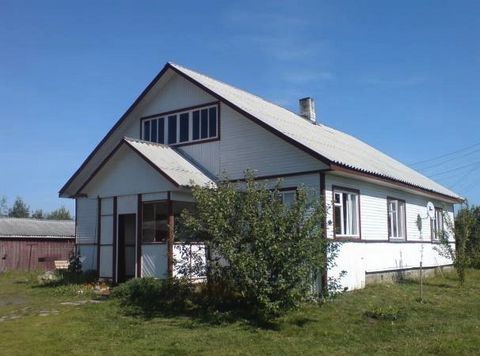 We offer you a cottage with a total area of ​​125 square meters, located in Karelia, in a picturesque location on the banks of the river Tulema. Prior Lake Ladoga down the river - a mile. The house has everything you need: a kitchen -living room 25 s...