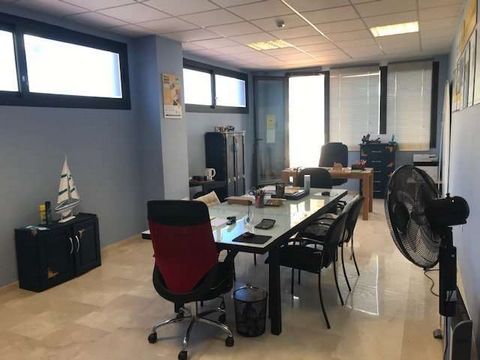 Edificio Sotovila – Commercial Office for sale. A fantastic commercial office situated in Edificio Sotovilla, Guadiaro. Within walking distance of the busy Pueblo Nuevo area and less than 5 minutes from the gated luxury development of Sotogrande. Thi...