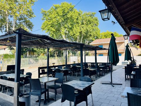 Gard (30), for sale, as an exclusive new development, on the very busy route de Quissac, this pretty 100 m² single storey business, with a 60 m² semi-covered terrace, with parking spaces available. Currently operating as a Pizzeria restaurant, ideal ...