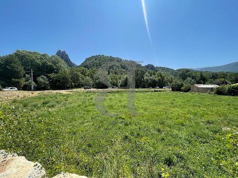 BUIS-LES-BARONNIES - EXCLUSIVITY Close to amenities and the city center, building land of 790 m² with breathtaking views of the Saint-Julien. Everything in the sewer on the edge. This land is for sale at the Boschi real estate agency of Buis-Les-Baro...