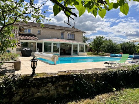 This well-renovated and maintained Charentaise house has something to seduce, it has a large veranda living room, 2 reception rooms, a spacious kitchen and 4 bedrooms. It is located on a nice plot with 2 ponds and a swimming pool. The property compri...
