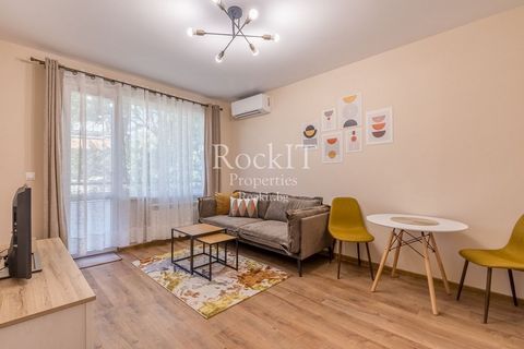 'RockIT Properties' is pleased to present you a wonderful one bedroom apartment in the district of. East. The apartment is newly furnished with high-end furniture and appliances and awaits its first tenant. The heating and hot water are central, and ...
