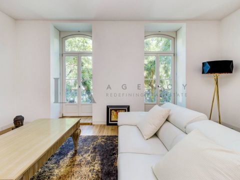 2 bedroom apartment with 167 sqm. gross area, with 2 parking spaces, next to Avenida da Liberdade, Lisbon. An apartment with high quality finishes, where charm and elegance stand out. Doors and solid wood flooring. Two suites: master suite with 21 sq...