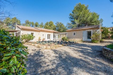 Provence Home, the Luberon real estate agency, is offering for sale a property in Ménerbes, one of the most beautiful hilltop villages in Provence, featuring a swimming pool, a borie (traditional dry-stone hut), an independent cottage, and a panorami...