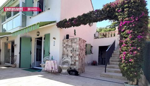 Ideally located between Sainte-Maxime and Saint-Aygulf, close to the town center with its shops, restaurants and the Port. Charming house with an area of approximately 95sqm. Quiet, built on a plot of approximately 400sqm It consists of 2 apartments....