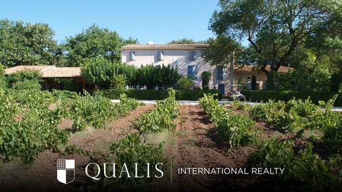 This bastide, built with traditional quality materials, features various spacious, bright living spaces spread over a splendid area of 565m2. It is an excellent property to entertain family, friends, and business associates. This Provençal bastide is...