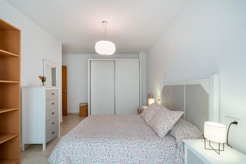 Wir bieten in der Gegend von La Romanilla (Roquetas de Mar) eine Wohnung zum Verkauf an, die mit allem Komfort ausgestattet ist, in die Sie einziehen können und nur wenige Meter vom Strand entfernt sind. Wir bieten Ihnen eine Wohnung mit 3 Schlafzimm...