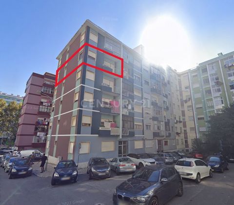 Apartment with 3 rooms, on a 4th floor, in Agualva-Cacem. Inserted in a building with elevator. Property with lots of light, sun, tranquility and ready to move in. Solar orientation: East - West. An area served by transport, schools and services, as ...