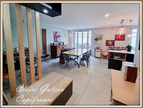 Rare à la vente ! En plein cur du centre ville d'Aix les Bains, venez découvrir cet appartement au charme authentique de plus de 100 M² dans une résidence sécurisée. Entrez et découvrez une pièce à vivre lumineuse avec une cuisine entièrement équipée...