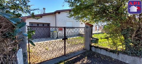 SINGLE STOREY CAZERES You are looking for a small single storey house with garden in the town of Cazeres! We invite you to discover this 70m² property including a large living room with separate kitchen, two bedrooms with bathroom. This house is loca...