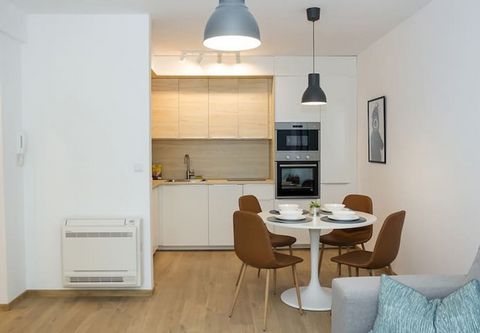 Stylish apartment in the heart of Varna suitable for 4 with a lovely terrace to have your morning coffee on! With a minimalist design and light colours, providing all the amenities needed even for a longer stay. The location is close to absolutely ev...