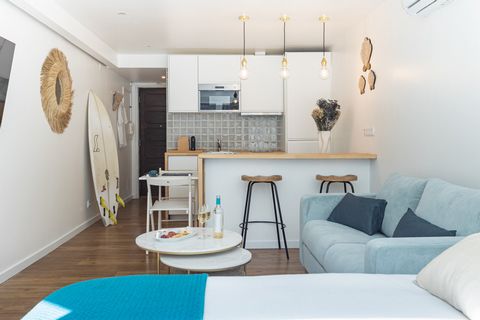 Welcome to Cascais Beach&Sand, a charming studio apartment located in the heart of Cascais. This apartment is the perfect sanctuary where you can unwind and rejuvenate while immersing yourself in the beauty of the surrounding beaches and the enchanti...