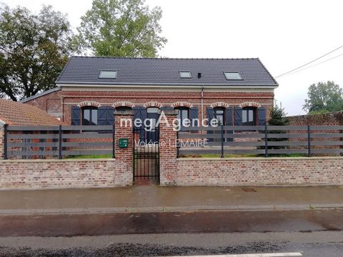 Axis Amiens-Roye, Amiens-St Quentin, 15 minutes from the A29, 20 minutes from the A1 and TGV Hautepicardie station, I offer you this house of 139m² magnificently renovated with high quality materials on a plot of 2049m². Located in a quiet and relaxi...