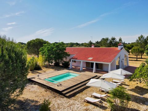 Make the most of this authentic 7.000 square meter indoor-outdoor lifestyle in the Comporta Region. Located just an hour from Lisbon airport, and close to the finest white sand and light blue ocean beaches of Comporta and Melides, this house of aroun...