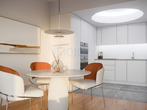 3 bedroom flat on the first floor with 172.46 m2, brand new, with 3 parking spaces and storage located in the historic centre, in one of the most traditional areas of Porto, a few steps from Mercado do Bolhão, in the new Bonjardim development. This e...