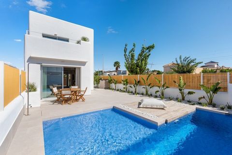 IBIZA STIJL HUISVESTING Huis in Ibiza-stijl op een onafhankelijk perceel met terras, parkeerplaats en privézwembad. Het huis heeft een woonkamer, keuken, 3 slaapkamers, 2 badkamers en heeft een bevoorrecht uitzicht. Zorgvuldig ontworpen behuizing met...