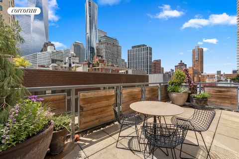 Perched atop a historic Tribeca warehouse overlooking Duane Park, this phenomenal triplex delivers townhouse-like living with the added appeal of a penthouse condominium. Enjoy an exceptional backdrop for luxury living and lavish entertaining with 5,...