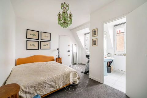 On the 7th and top floor of an old building with a concierge and lift. Bedsit composed of a living space with a clear view of La Défense and a shower room. This quiet property is in a sought-after location between Place du Trocadéro and Rue de Passy....