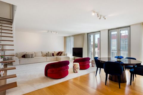 4 bedroom duplex apartment Casino Estoril This 4-bedroom duplex in Estoril, close to Casino, offers an excellent location just a 1-minute walk from Tamariz beach and Estoril train station. The configuration of this apartmen is ideal for a family or f...