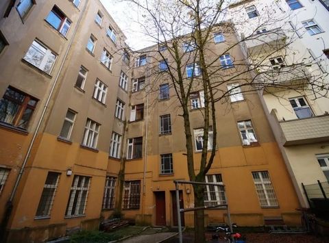 Address: Kaiserin Augusta Allee 29 WE17, 10553 Berlin Property description 1.5 Rooms Kitchen Bathroom Corridore 1st floor SF Alt-Bau Gas Tenanted apartment Building Are you looking for an excellent location in the city center? This well- appointed 2 ...