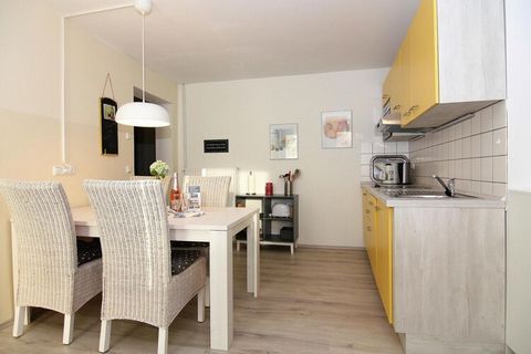 Only 170 m from the Bodden: spacious and cozy holiday apartment with WiFi in the middle of the town center. The holiday apartment was partially completely renovated in 2023. The furnishings are modern, very cozy, bright and functional. In the fully e...