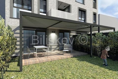 www.biliskov.com  ID: 14257 Maksimir, Petrova - new building A luxurious two-room apartment with a total gross floor area of 69.35m2 on the ground floor of a building that will be completed in October 2024. The building has a total of six apartments,...