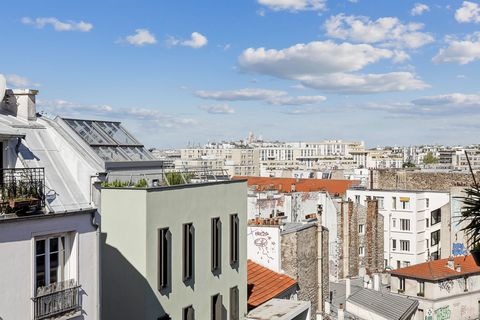 Welcome to this renovated apartment in rue Piat! Nestled on the 5th floor of a building with an elevator, this apartment offers a perfect blend of comfort and convenience. With a cozy mezzanine double bed, a well-equipped kitchen, and a modern bathro...