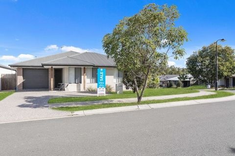 31 Boyland Way, Ripley, offers comfortable living and great investment potential at all buyers $550,000 - $600,000. #31 rent per week - $450 lease expires - 10/05/2025. Suburb Rental potential estimate $550 /per week 3 bedrooms 2 bathrooms Remote int...