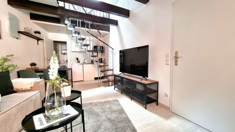Enjoy a stylish experience in this centrally located accommodation. Your home in the heart of Göttingen! My tastefully furnished apartment is a perfect mix of urban lifestyle and comfort. Enjoy the atmosphere of the city while being just steps away f...