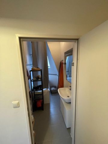 Our apartment is a 75 square meter 3-room apartment on the third floor and has a light-flooded bedroom, a living/dining room and a well-equipped office. The bedroom is furnished with a 2m bed, a Pax wardrobe and a chest of drawers. In the living and ...