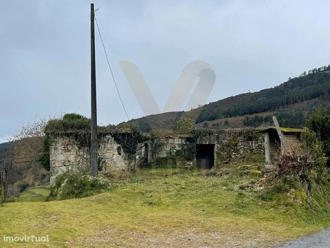 This is the chance to invest in a piece of the past, shaping it for the future. Unique investment opportunity in a charming property, old house full of potential. It is strategically situated in the parish of Rendufe, known for its quiet and pictures...