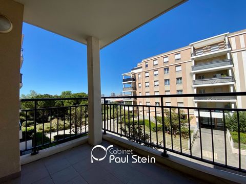 SPECIAL INVESTOR - In exclusivity, in a beautiful condominium of 2007, very well maintained and secure, in the district of Saint Barhélémy (Corot/Monet), come and discover this T2 of 48.21 m2 (Carrez law) and its terrace of 6.47 m2. Well laid out and...