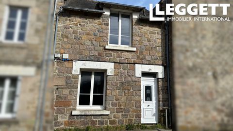 A28237FRL50 - This terraced house is situated in the center of Saint-Pierre-Église. Ideally situated just 5 minutes (4 km) from the beach and 20 minutes (17 km) from Cherbourg, with rail access to Paris and ferry access to the UK and Ireland. Informa...