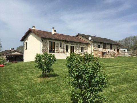 In the Perigord Limousin Regional Natural Park, a 200 m² real estate complex located in a small hamlet a stone's throw from all amenities and 20 minutes from Limoges. This property consists of a main house and a guest house on a plot of 1321 m² fully...