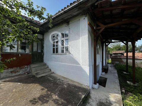 Imoti Tarnovgrad offers you a house in the village of Sushitsa, which is located 40 km from the town of Tarnovgrad. Veliko Tarnovo and 15 km from the town of Veliko Tarnovo. Strazhitsa. The property has two entrances, entrance hall, corridor, three b...