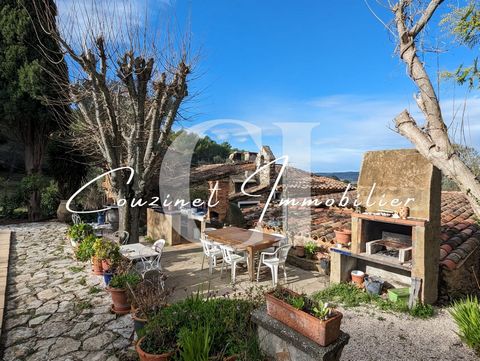 L'agence Couzinet immobilier est heureuse de vous présenter à la vente en exclusivité cette superbe propriété située à proximité du village du Castellet dans un écrin boisé avec une vue imprenable sur la Sainte Baume, sur un terrain de 6 413 m2 avec ...