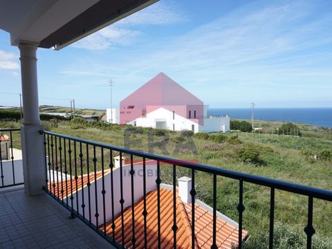 3 bedroom villa with fantastic sea views, with 4 complete bathrooms, one in the garage. The garage is more than 70 m2, for 3 cars. Very spacious living room with sea view, fireplace with stove and access to the balcony also with beautiful sea views. ...