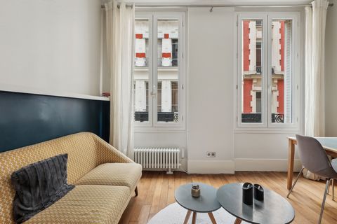 Situé dans le 16ème arrondissement de Paris, cet appartement de 33m² offre un cadre de vie paisible et privilégié. L'appartement se compose d'une entrée, d'un salon, d'une chambre, d'une cuisine bien équipée, d'une salle d'eau et d’une toilette sépar...