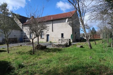 Living area: 62 m²    Bedrooms : 2    Adjoining land: 539 m² Property tax: 400 €/year This charming little country house is located less than 5 km from a lake/beach and various local shops such as a bakery, chemist, post office and mini-market, resta...