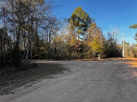 *** 12.4794 acres*** Residential property is a little bit of paradise with running creek easy access to I-45 and 59. Huge potential with this property that so happens to include a 1983 Ranch style home updated in 1998. Home features 4 bedrooms, 3 and...