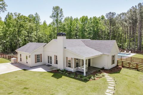 Welcome to your new farm estate and escape from the hustle and bustle of the city, located just moments from The Classic City, including The University of Georgia, Sanford Stadium, dining, and shopping. This property is just over ten acres and featur...