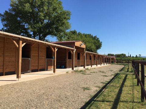 In the Var, 30 minutes from Sainte-Maxime, come and discover this magnificent equestrian property of 2.8 hectares, intended for horse riding enthusiasts or a professional. The geographical location is ideal, since the property is located a few minute...