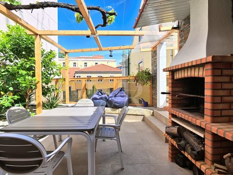 Fully refurbished 7-bedroom duplex apartment for sale in Lisbon, with an excellent location close to the São Bento Palace and stunning views over the city and the River Tagus. Housed in a traditional-style building covered in tiles, this charming dup...
