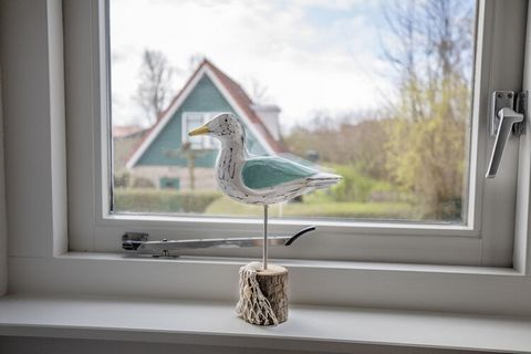 Dit vakantiehuis ligt in Zonnemaire en heeft 3 slaapkamers en is geschikt voor 4 personen. Het is een ideaal huis voor een familievakantie. Er is een terras met een extatisch uitzicht op het landschap. Het stadscentrum ligt op 500 meter afstand, waar...