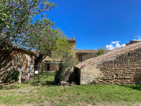 Sérignan du Comtat - at the end of a dead end, farmhouse to renovate on land of 1464 m2, in a privileged environment and close to the village center. Several renovation projects are possible, to renovate the existing house and increase the living spa...