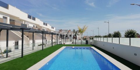 Luksusowe Apartamenty Dwupoziomowe z Nowoczesnym Designem i Wspólnym Basenem na Costa Blanca Te najnowocześniejsze apartamenty znajdują się w Pilar de la Horadada, najbardziej na południe położonym mieście w prowincji Alicante, wzdłuż oszałamiającego...